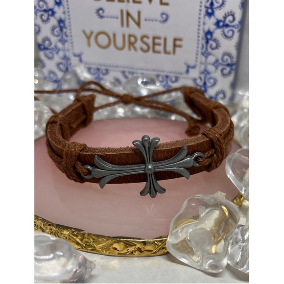 Adjustable leather bracelet with cross - Picture 1 of 1